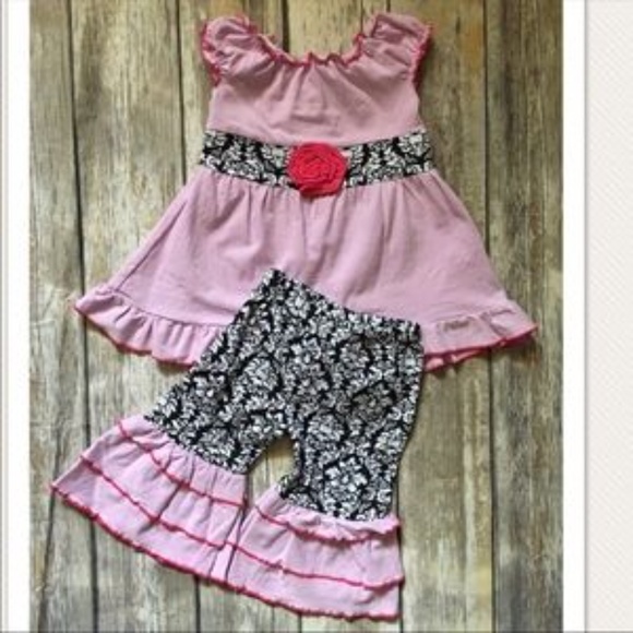 Light Pink With Black & White Design Matching Set - Picture 5 of 6